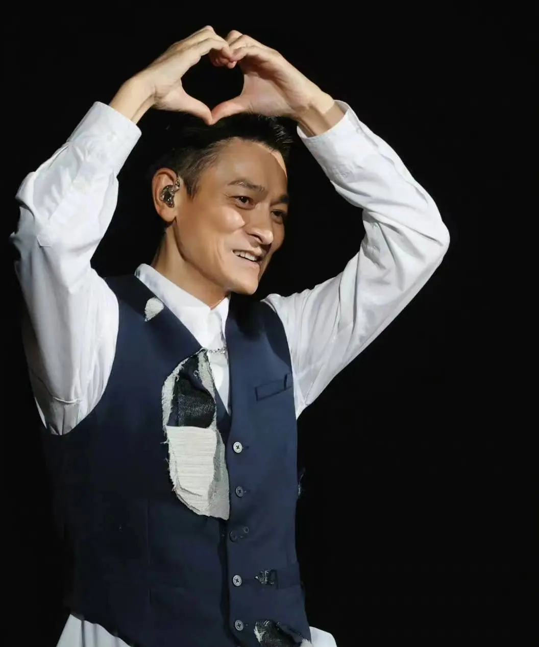 妻女坐包廂看劉德華演唱會(huì),如廁有保鏢陪,劉向蕙高聲向爸爸表白